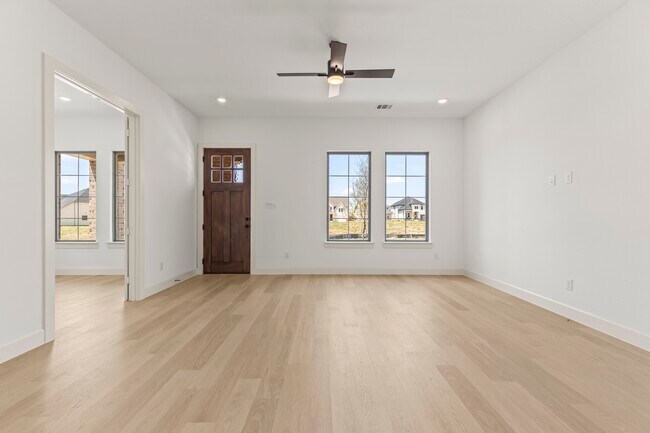 Building Photo - 15636 Amber St