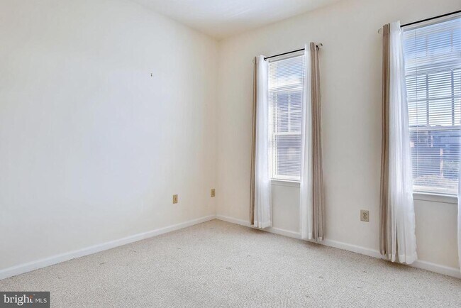 Building Photo - 309 Holland Ln