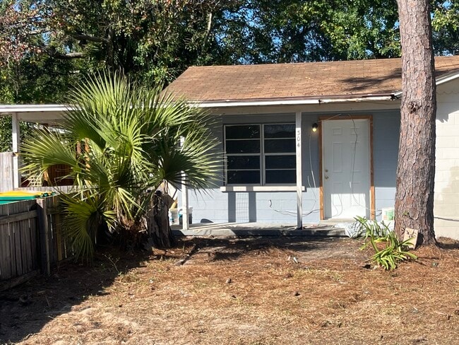 Building Photo - 304 Woodrow St NE