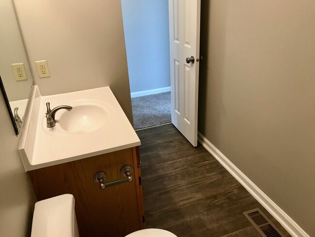 Building Photo - 4 Bedroom 2.5 Bathroom Two Story Brick Front Home in Pike Township!