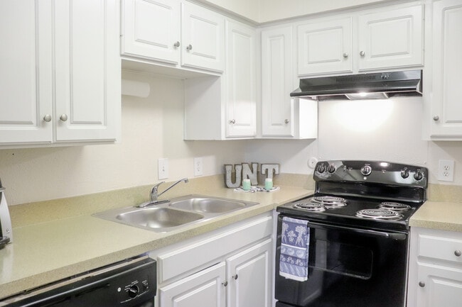 Building Photo - University View Denton (new)