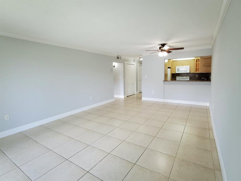 Building Photo - 6930 Miami Gardens Dr