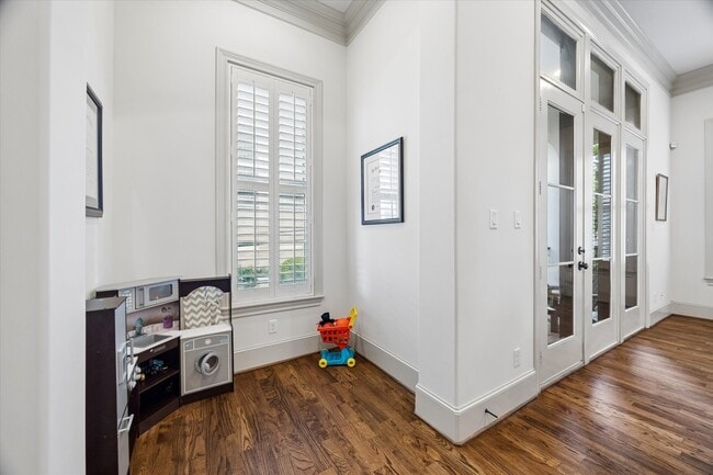 Building Photo - 1521 Oakdale St