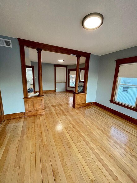 Building Photo - 47 Freeland St