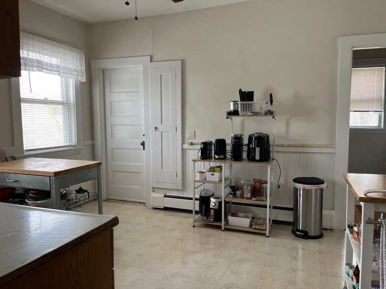 Building Photo - 7 Wheeler St