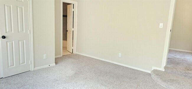 Building Photo - 930 Caswell Ct