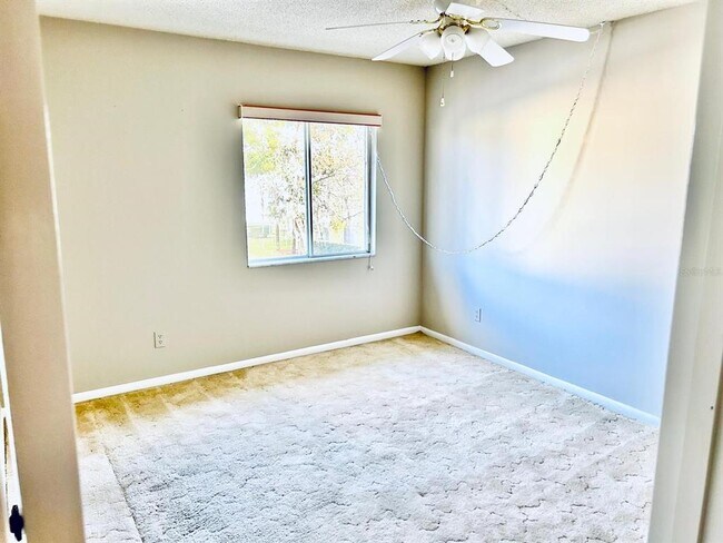 Building Photo - 592 Fairways Cir