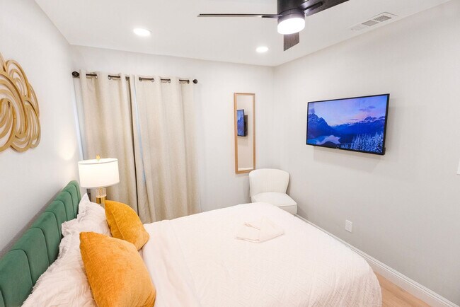 Building Photo - 6168 Cumberland St