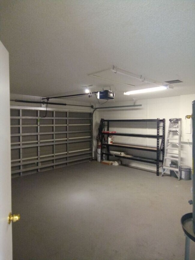 Building Photo - Charming 3 Bedroom Home for Rent in Davenp...