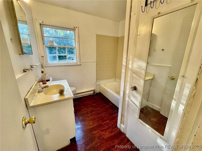 Building Photo - 502 Spring Ave