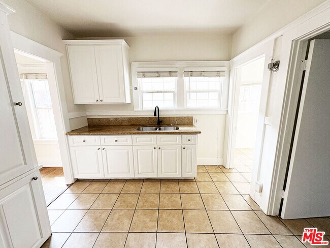 Building Photo - 1743 S Catalina St