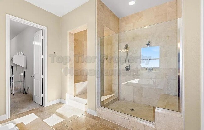 Building Photo - Luxurious Mediterranean 4 bed / 3 bath / 3...