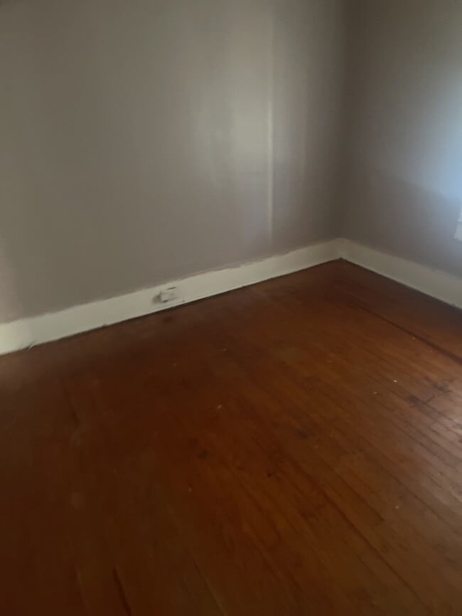 Building Photo - 3 Bedroom 1.5 Bathroom