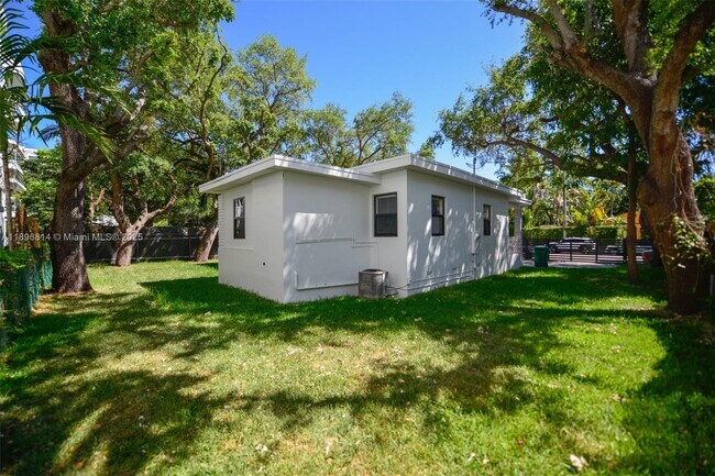 Building Photo - 655 NE 62nd St
