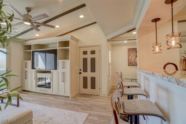 Building Photo - 555 E Silverado Ranch Blvd