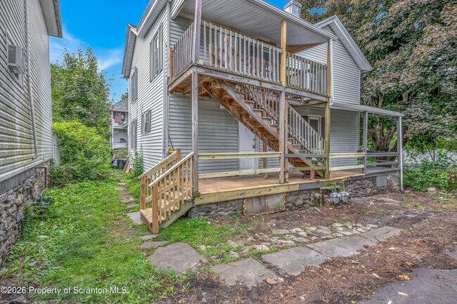 Building Photo - 629 Beech St