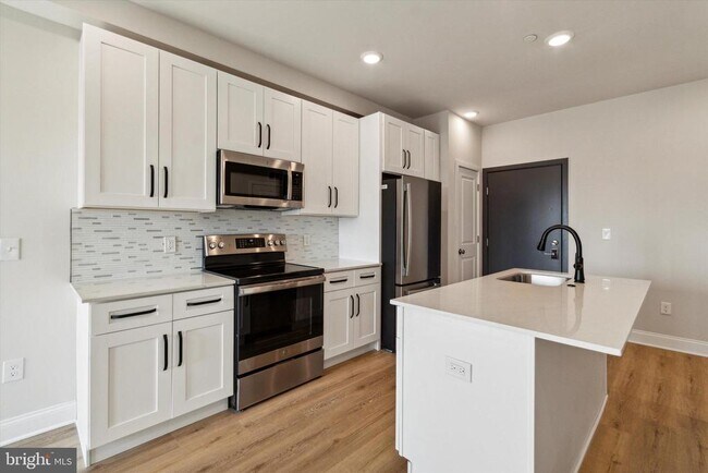 Primary Photo - 2157 E Lehigh Ave