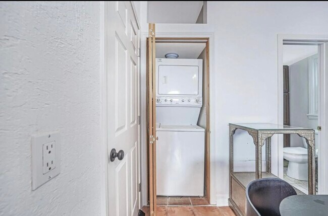 Building Photo - 1611 Talmadge St