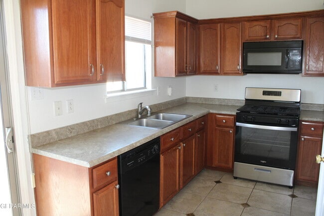 Building Photo - 13985 Sandy Rock Dr