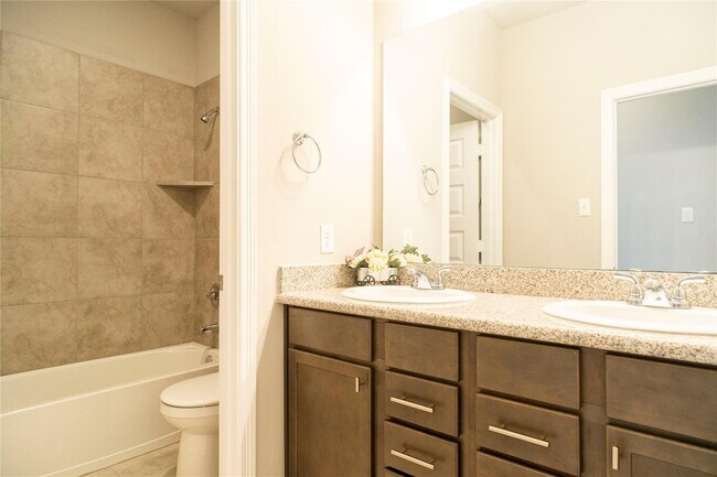 Building Photo - 29023 Laurel Grove Ln