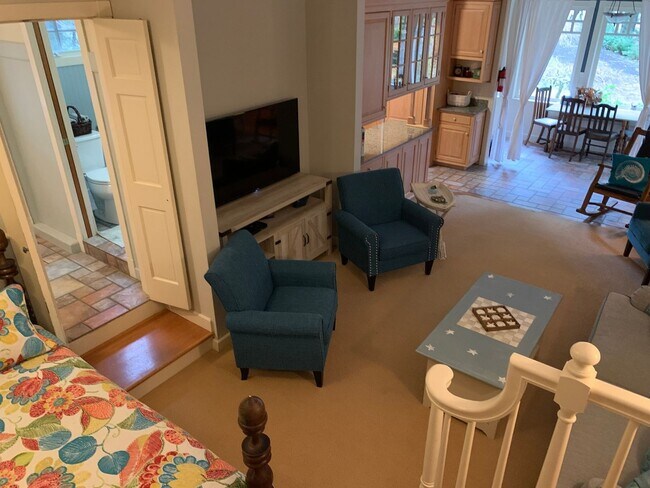 Building Photo - Charming 1BR House in Shelton