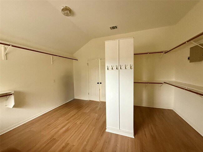 Building Photo - 15220 Calaveras Dr