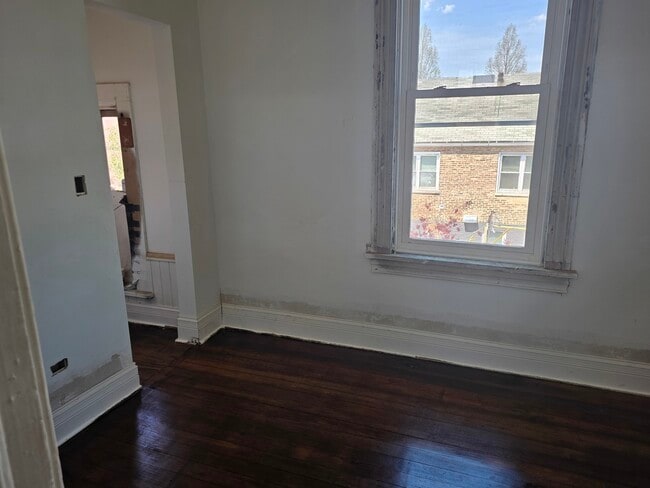 Building Photo - 3444 S Western Ave