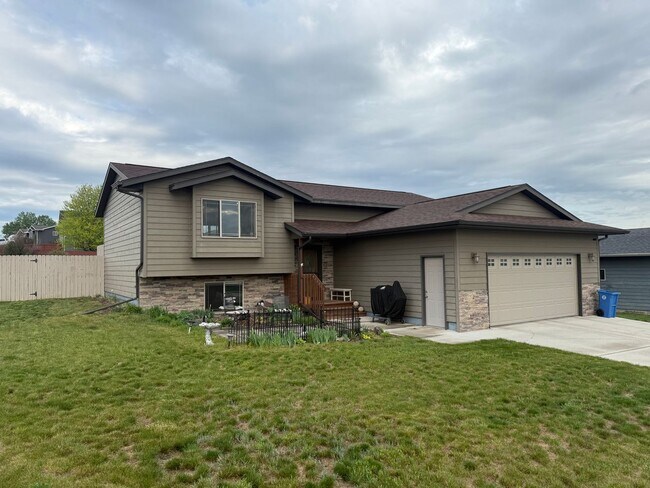 Primary Photo - ~ APPLICATIONS PENDING ~ 4 Bedroom, 3 Bath...