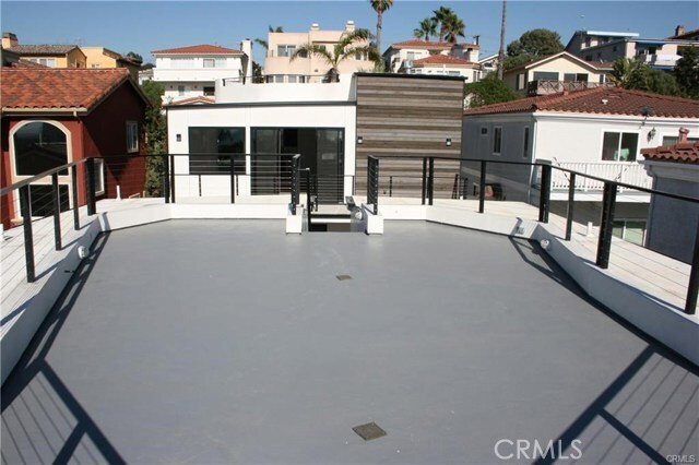 Building Photo - 716 N Juanita Ave