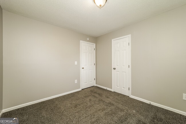 Building Photo - 33 Daisy Ln