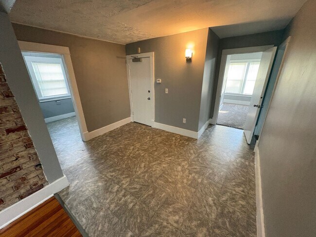 Building Photo - 2800 R St