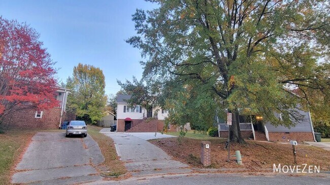 Building Photo - 7 Ratcale Ln