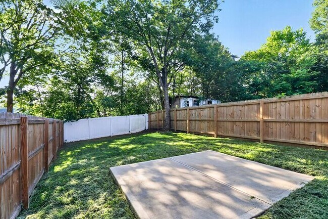 Building Photo - Beautiful 3BD/2.5BA Single Family Home in Reid Park!