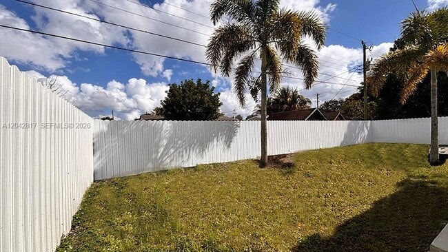 Building Photo - 721 N 68th Terrace