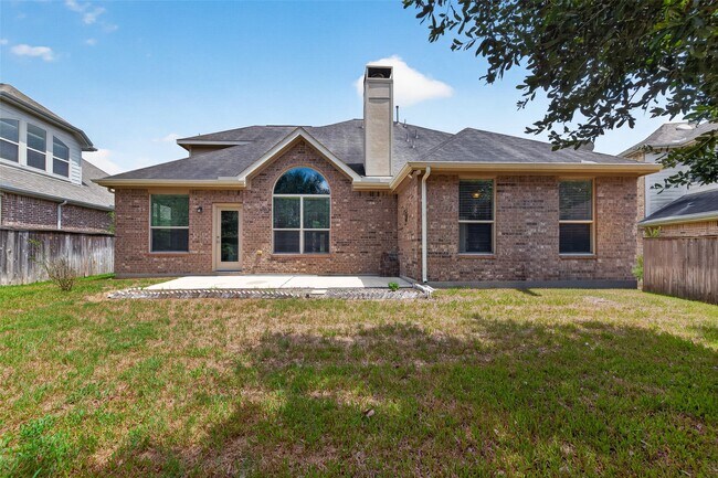 Building Photo - 50 Vershire Cir