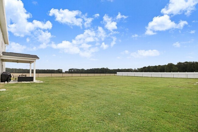 Building Photo - STUNNING & SPACIOUS 4 BR | 2.5 BA 2-Story *Pikeville School District*