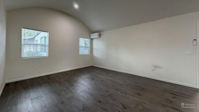 Building Photo - 1661 N Mountain View Ave