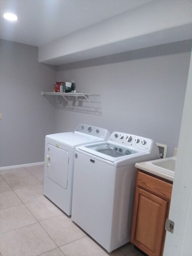 Building Photo - Paio, Nainoa