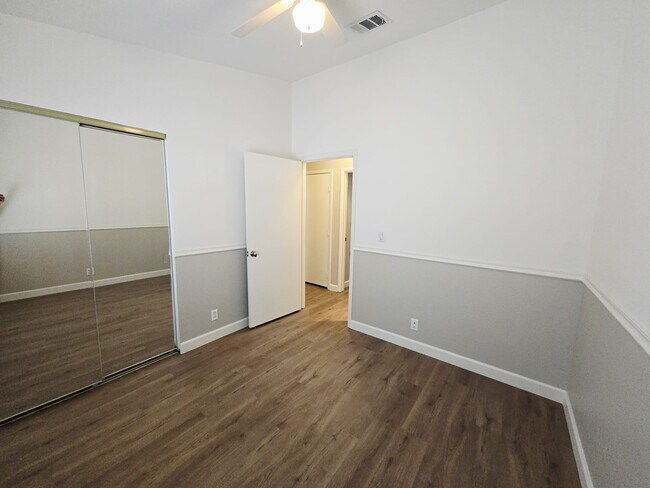 Building Photo - 925 Chaps Cir