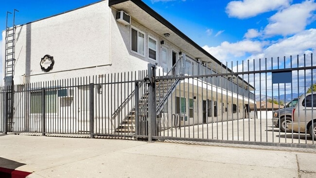 Building Photo - 10028 San Fernando Rd