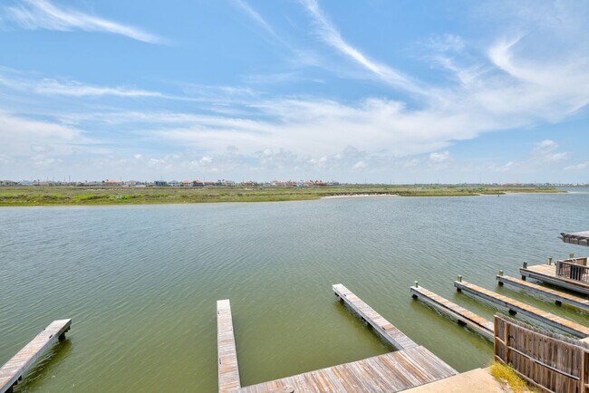 Building Photo - 15209 Leeward Dr