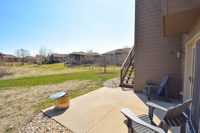 Building Photo - 2204 S Silverthorne Ave