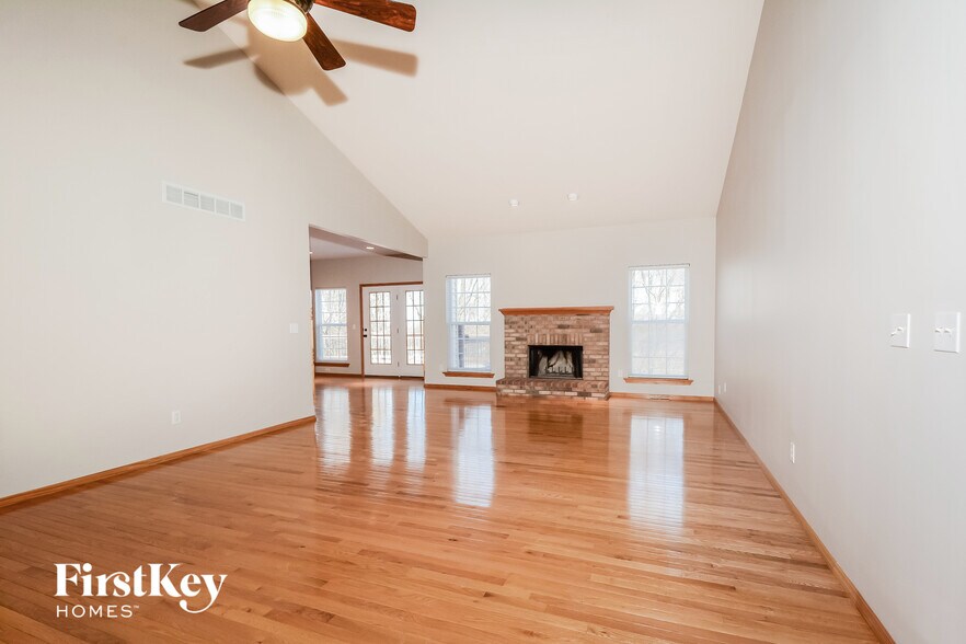 Building Photo - 12 Fox Bluff Ct