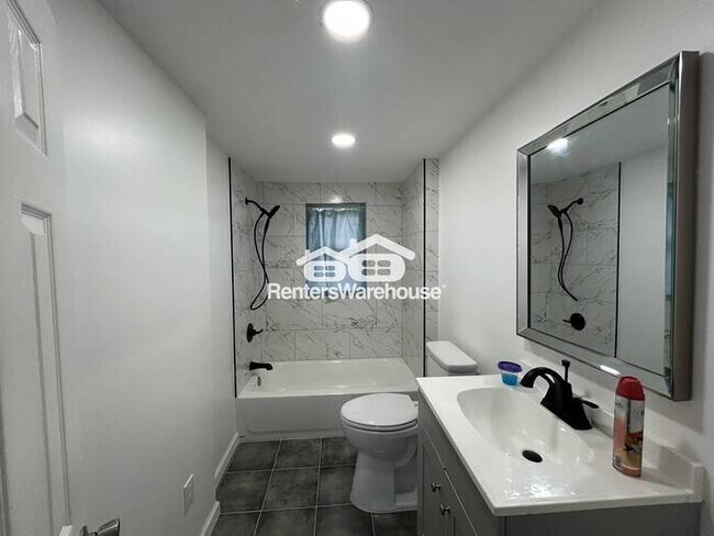 Building Photo - Charming 3 bedroom 1 bath home