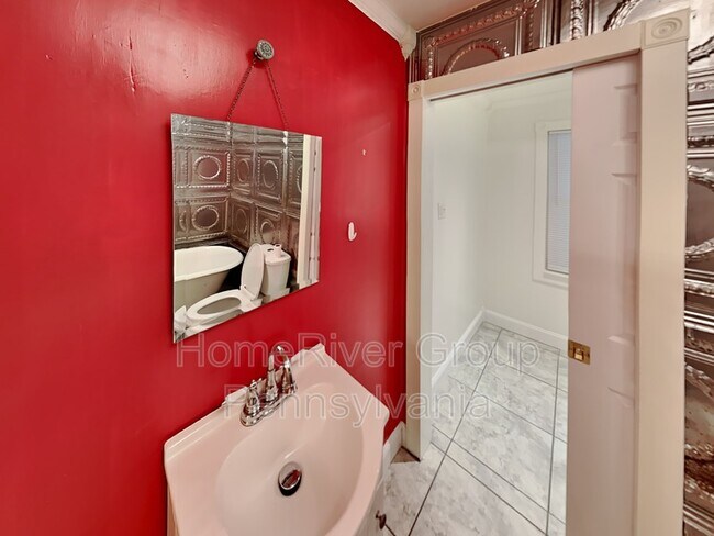 Building Photo - 1139 Ravine St