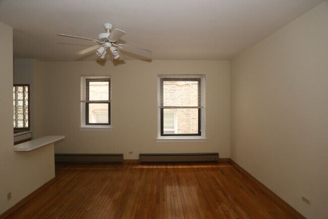 Building Photo - 640 W Barry Ave