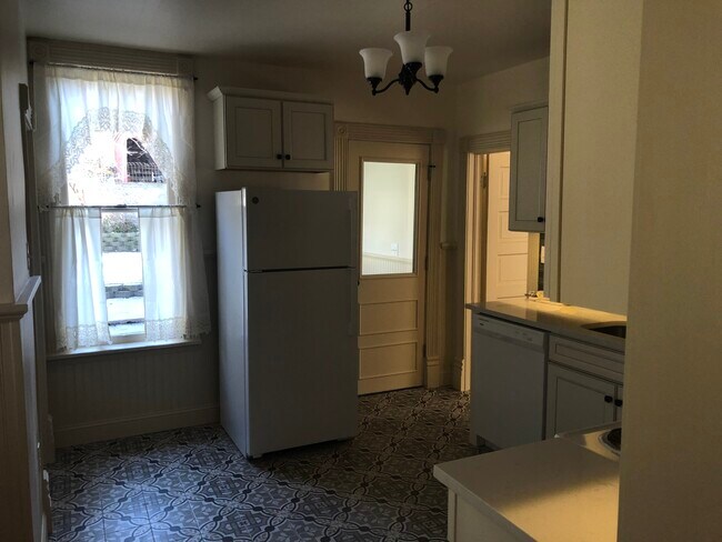 Building Photo - 214 N Canyon Rd