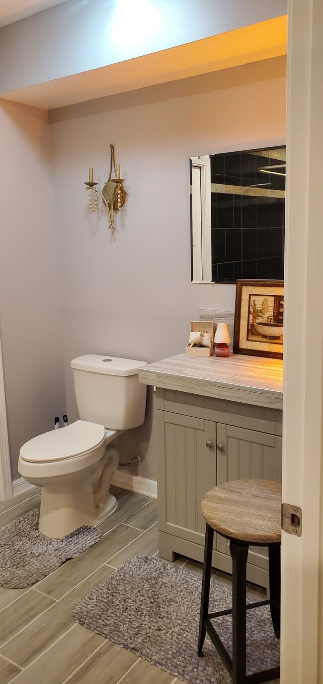 private bath in suite - 6542 Sherry Ln