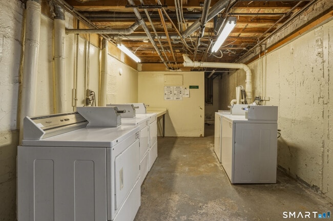 Building Photo - 28 Garden Dr