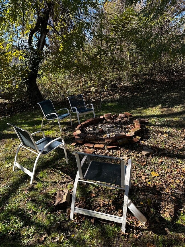 Building Photo - 136 Lorentz St